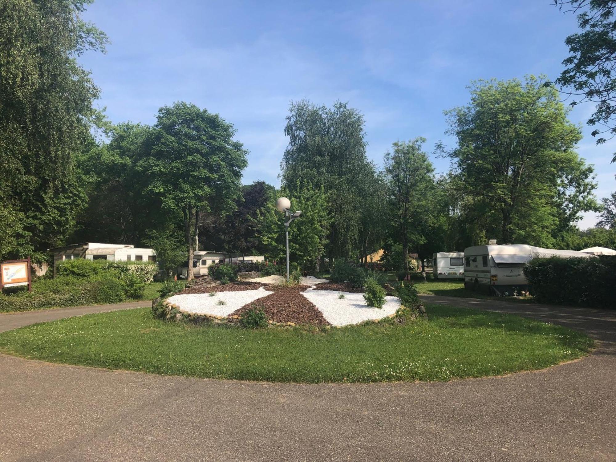Camping Les Lupins Seppois-le-Bas Екстериор снимка